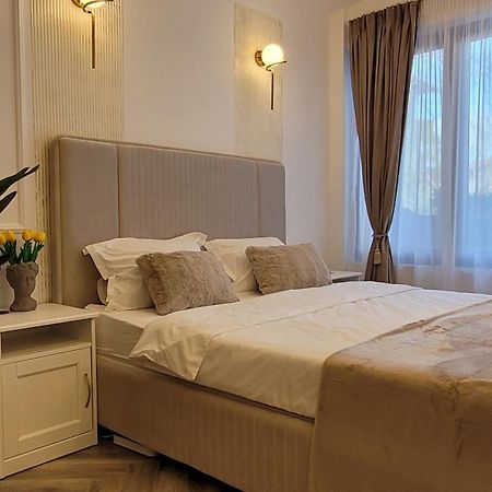 Luxury Mansion Apartment Bucharest Exterior photo