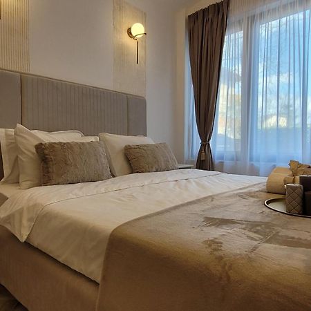 Luxury Mansion Apartment Bucharest Exterior photo