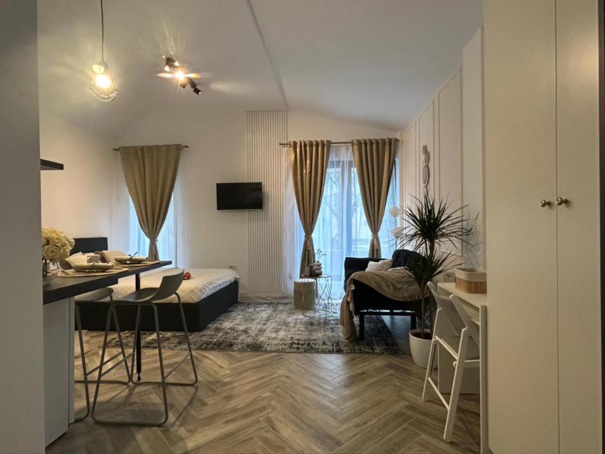 Luxury Mansion Apartment Bucharest Exterior photo