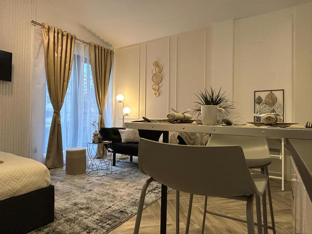 Luxury Mansion Apartment Bucharest Exterior photo