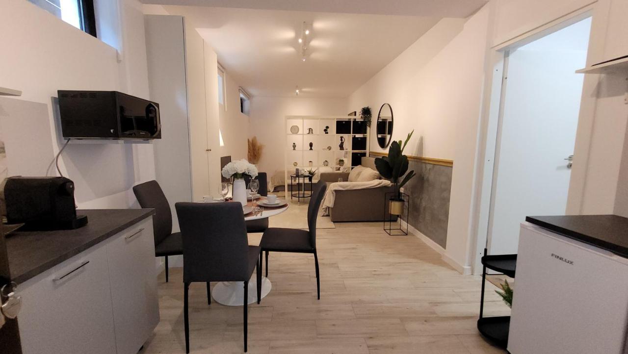 Luxury Mansion Apartment Bucharest Exterior photo
