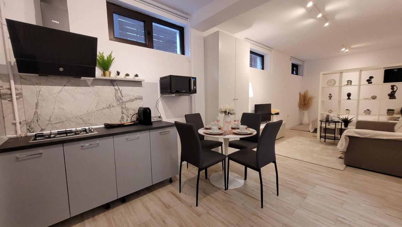 Luxury Mansion Apartment Bucharest Exterior photo